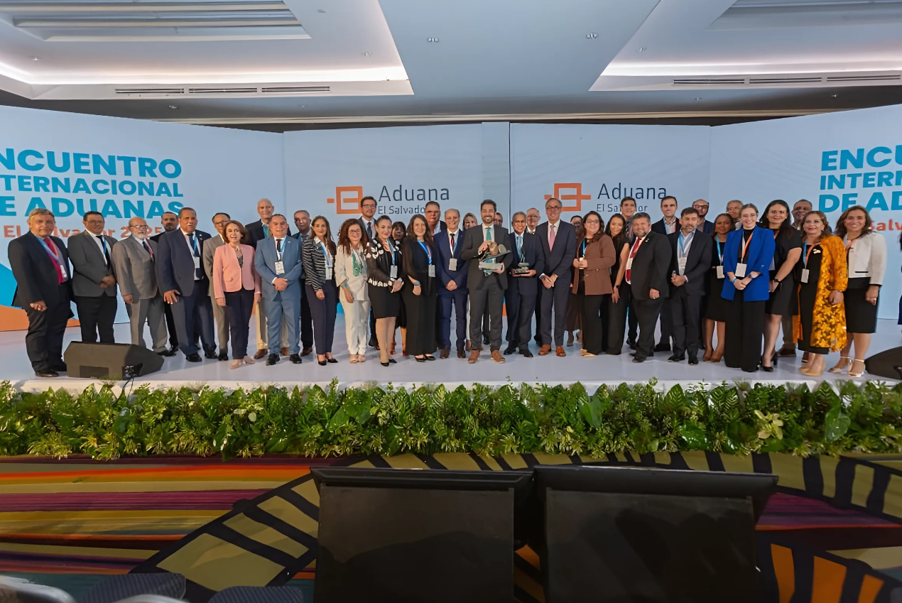 El Foro fue un importante encuentro entre las aduanas de la región, representantes del sector privado y organismos internacionales, donde se discutieron temas clave como la digitalización aduanera, las tecnologías basadas en inteligencia artificial, el comercio inclusivo para PYMES, el comercio verde, la gestión coordinada de fronteras,  la promoción de la equidad de género en el comercio internacional, entre otros.    Actualmente, el GRSP de las Américas y el Caribe está conformado por 40 organizaciones y empresas del sector privado. World BASC Organization (WBO) ha sido miembro de este grupo desde su creación en 2019, como una extensión del Grupo Consultivo del Sector Privado de la OMA, establecido en 2005. A través de su participación, BASC ha representado a más de 4.600 empresas certificadas, dando voz al sector privado en espacios clave de gobernanza y cooperación internacional.