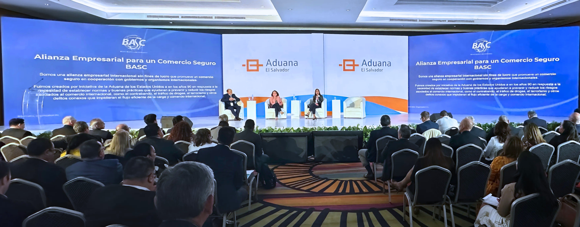 De izquierda a derecha: Enrique Martínez, Claudia Ávila Connelly y Suzanne Lemaitre.