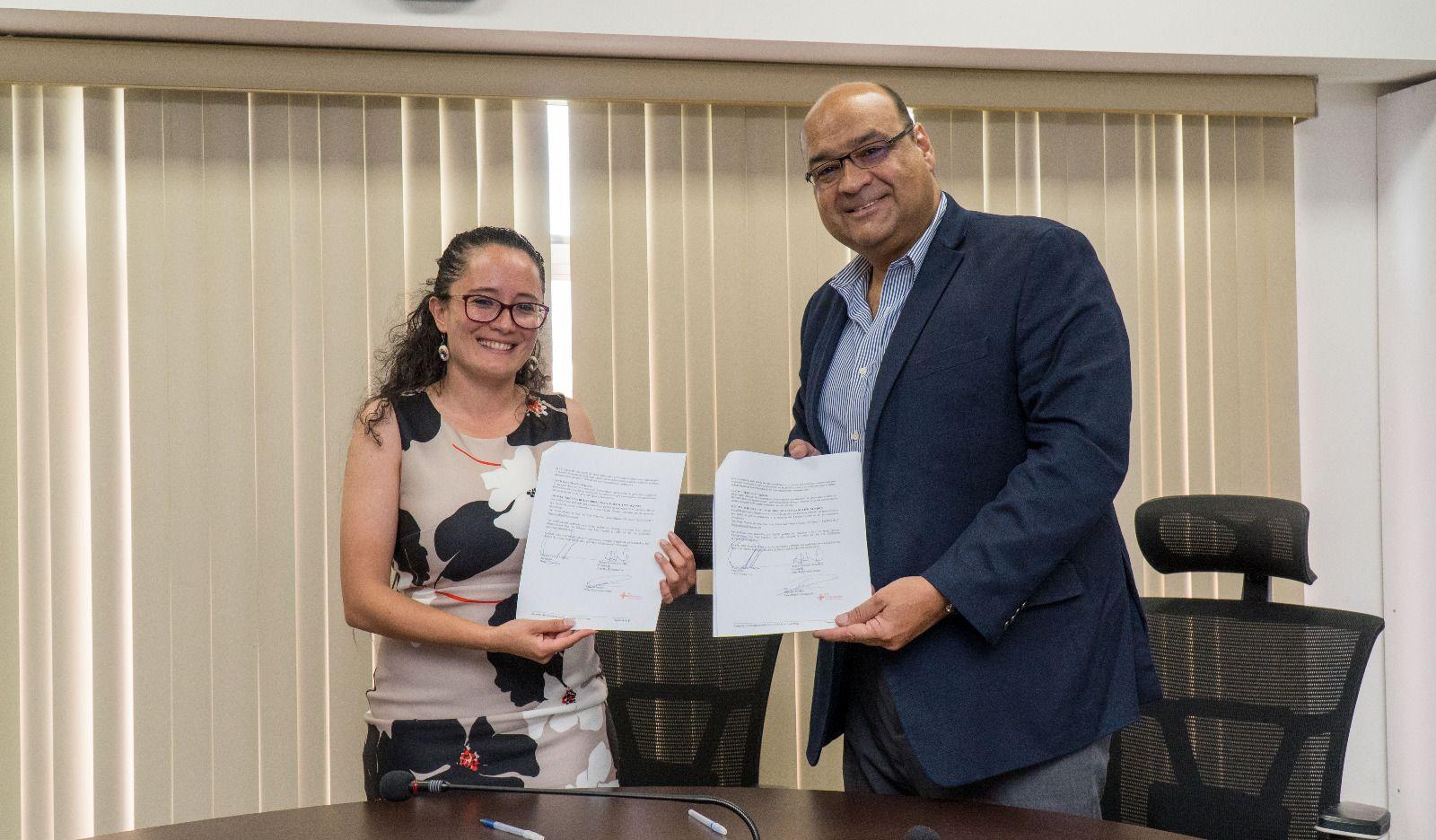Momentos durante la firma del Acuerdo de Cooperación entre BASC Costa Rica y la Cruz Roja Costarricense.