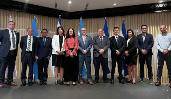 De izquierda a derecha los Sres. Dan Purtell, BSI / SCAN; Carlos Ochoa, CTPAT-CBP; Víctor Pérez, SAT Guatemala; Rosa Ávila, DGA Rep. Dominicana; Victoria Navas; OEA - Aduanas Honduras; Luis Renella, WBO: Luis Hernández, AHACI; Walter López, Smart Security Solutions / BASC Colombia; Olga Ruiz, Aduanas Panamá; Harold Leiva, Ministerio de Hacienda - Costa Rica; y Julio Cantu, Aduanapp.