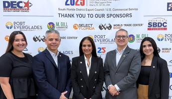 Equipo de trabajo de WBO HQ. De izquierda a derecha: Natalia Pérez, pasante de proyectos especiales; Erik Moncayo, presidente internacional; Suzanne Lemaitre, directora ejecutiva; Luis Renella, director de operaciones; y Andrea Echenique, coordinadora de proyectos especiales.